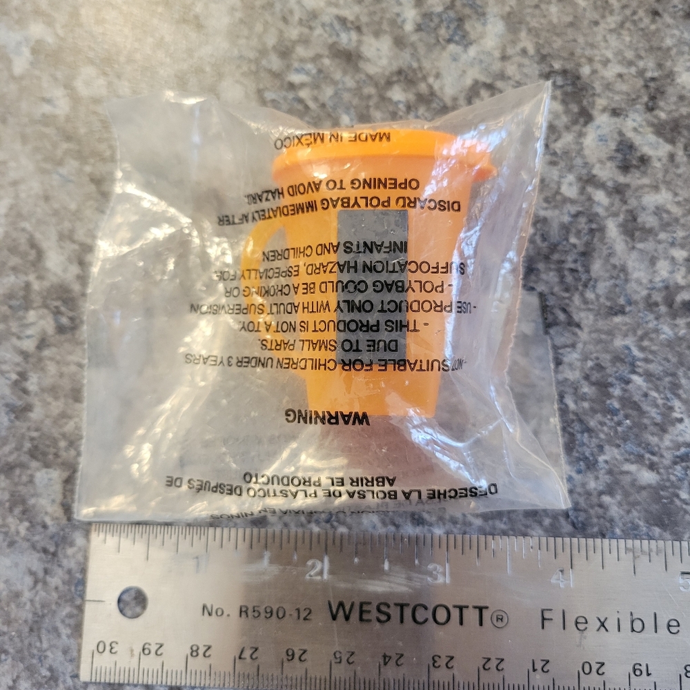 New-in-package Vinatge Tupperware Magnet! - Picture 2 of 2